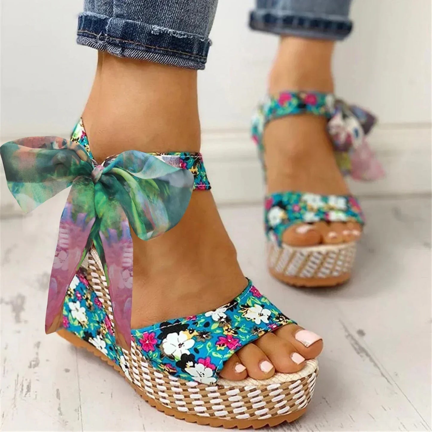 Velanora - Orthopedic Wedge Heels with Floral Pattern