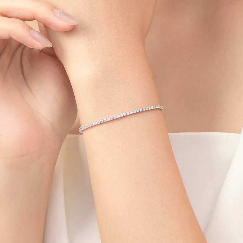 Close-up of a women's elegant bracelet featuring a refined link design, showcasing a delicate and timeless accessory for any occasion.