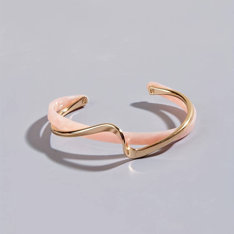 Mia Women's Graceful Bracelet featuring a delicate, timeless link design, ideal for elegant and everyday wear.