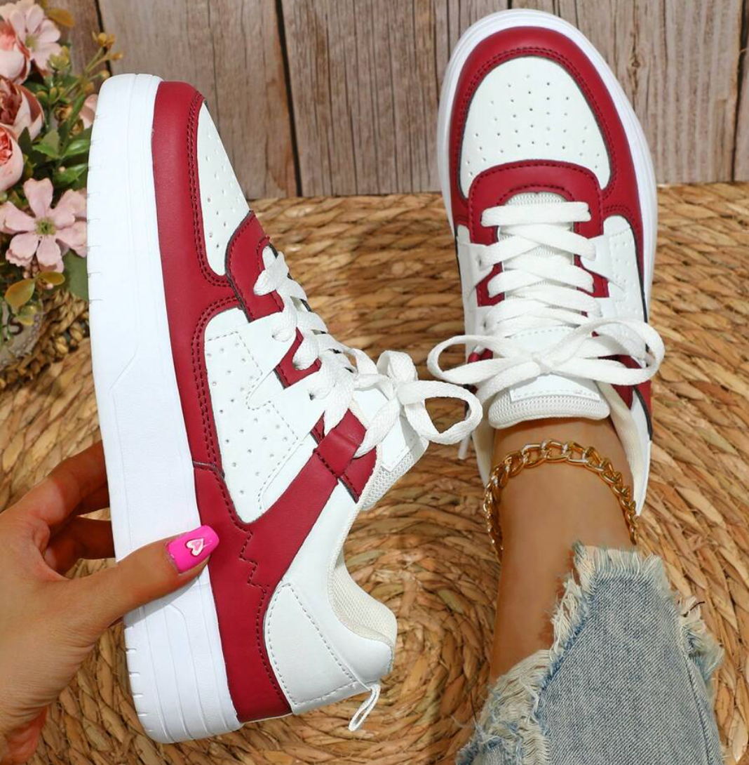Women's casual sneakers with a modern design, featuring lace-up closure and a comfortable fit for everyday wear.