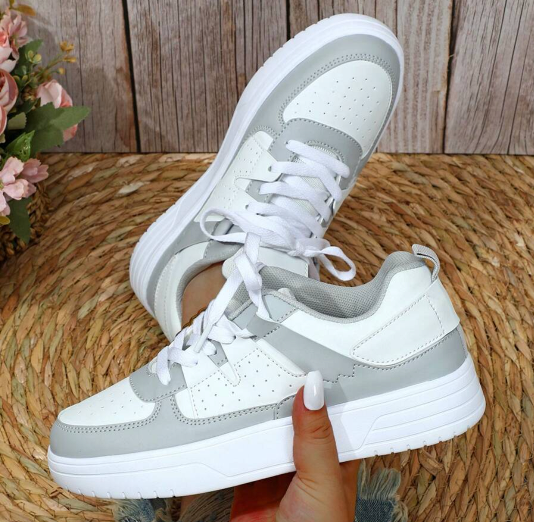Women's casual sneakers with a modern design, featuring lace-up closure and a comfortable fit for everyday wear.