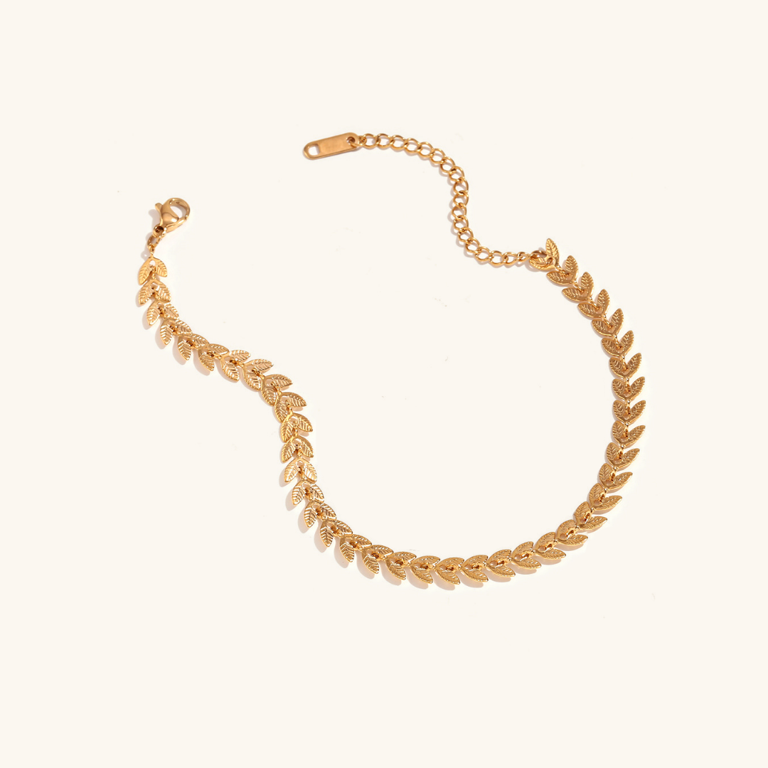 Close-up of a delicate link bracelet with a refined design, showcasing an elegant and timeless style for women.