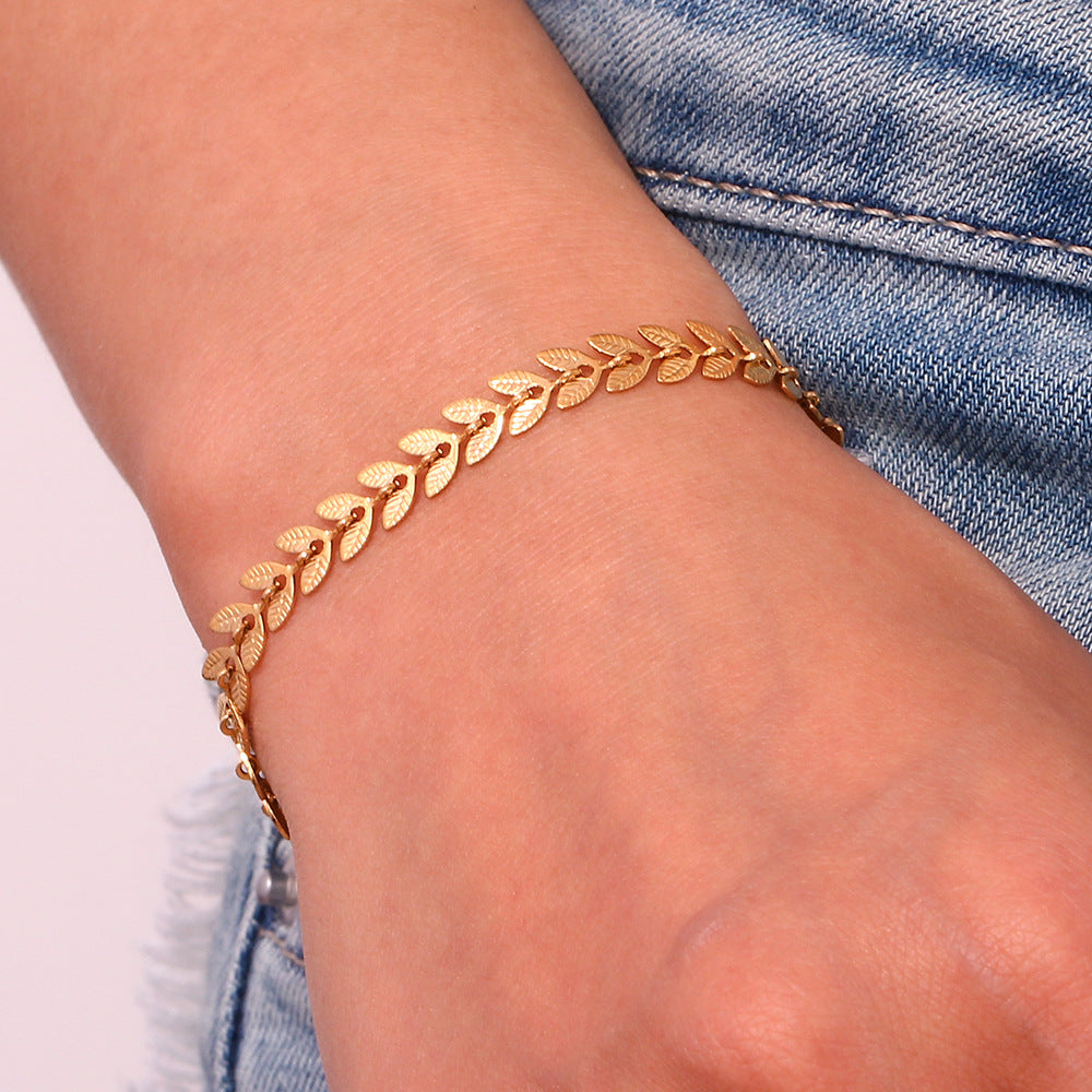 Close-up of a delicate link bracelet with a refined design, showcasing an elegant and timeless style for women.