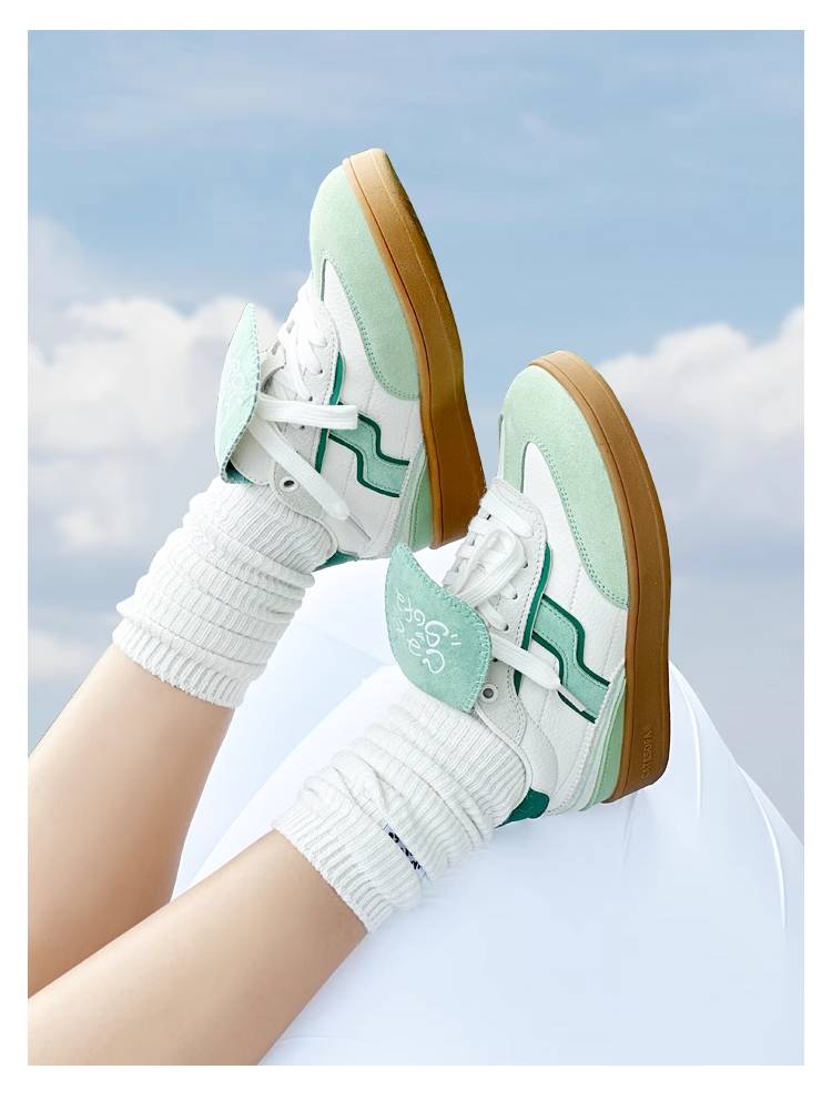 StrideGlow Summer Fashion Sneakers