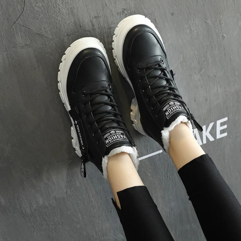 Stylish women's durable boots designed for comfort and warmth, featuring a cozy interior lining and sturdy soles, perfect for winter wear.