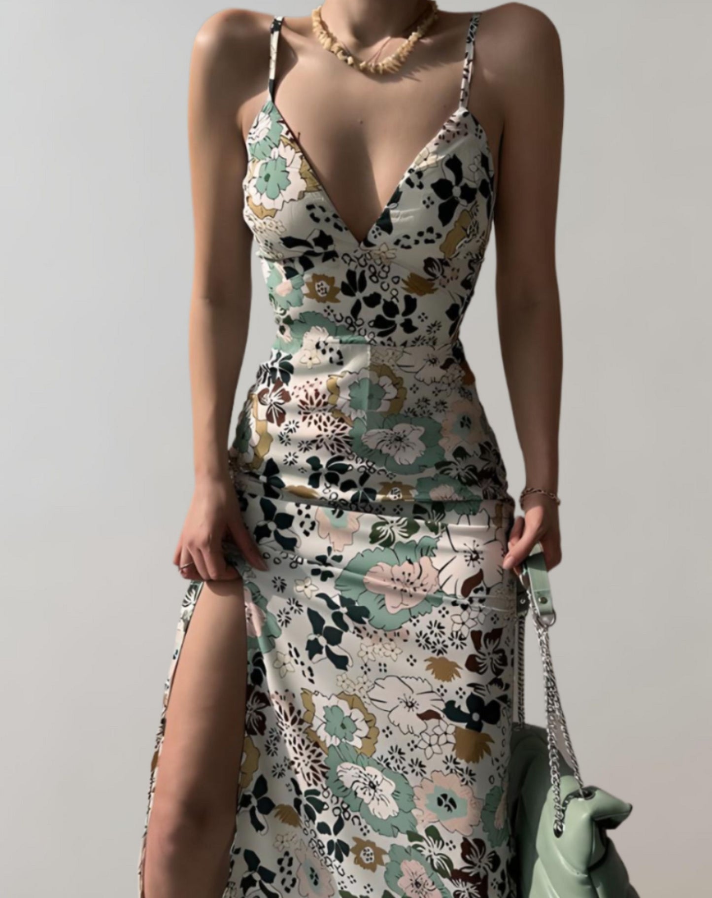 Lara - V-neck floral dress with high slit