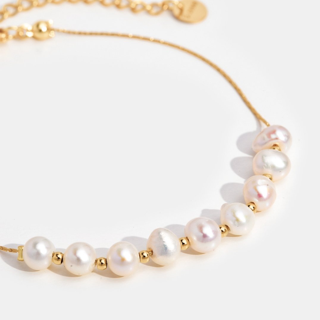 Close-up of the Grace Women's Link Bracelet showcasing its sleek and elegant design, featuring a refined link chain. A versatile accessory that adds sophistication to any outfit.