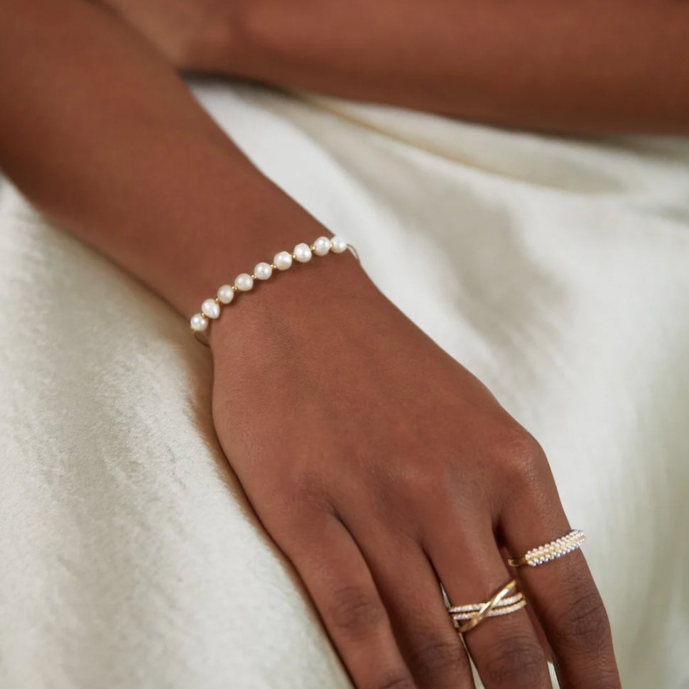 Close-up of the Grace Women's Link Bracelet showcasing its sleek and elegant design, featuring a refined link chain. A versatile accessory that adds sophistication to any outfit.