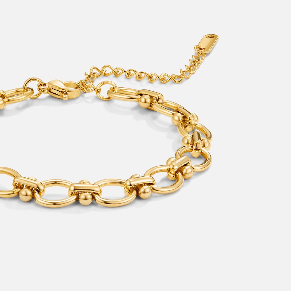 Close-up of the Isabella Women's Chain Bracelet showcasing its elegant design with intricate chain details. A timeless accessory perfect for adding sophistication to any outfit.