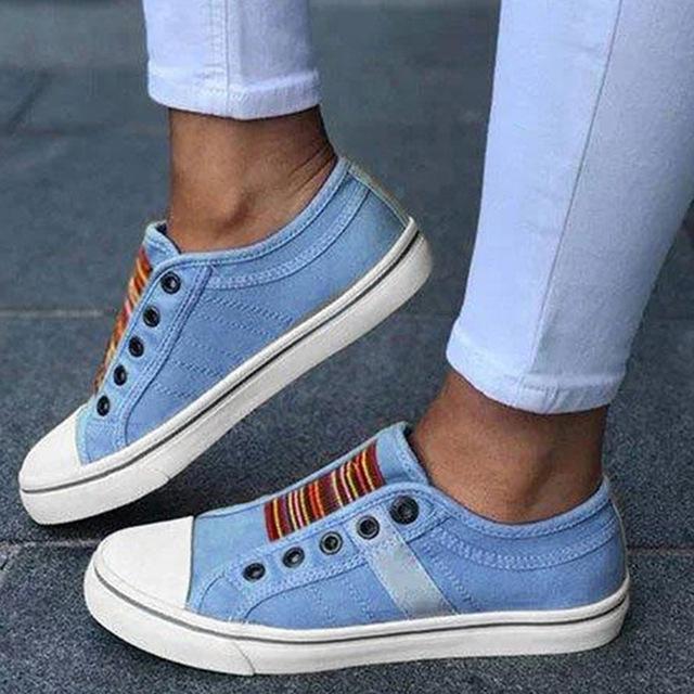 Image showing women's casual sneakers with stylish striped detailing and a classic design, perfect for everyday wear and casual outings.