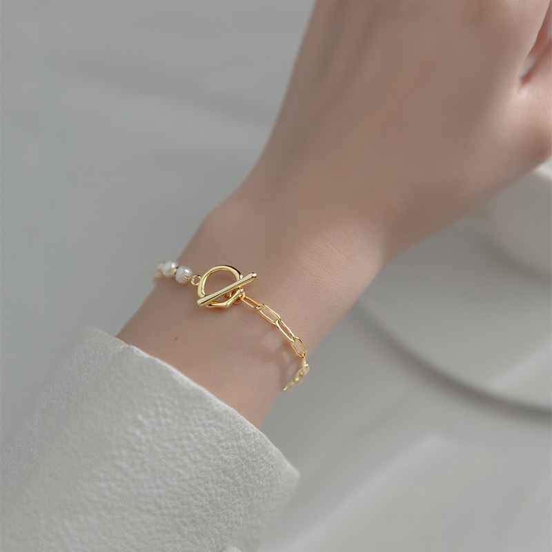 Lena Women's Delicate Bracelet featuring a minimalist link design, perfect for adding elegance to any outfit with its sleek and sophisticated style.