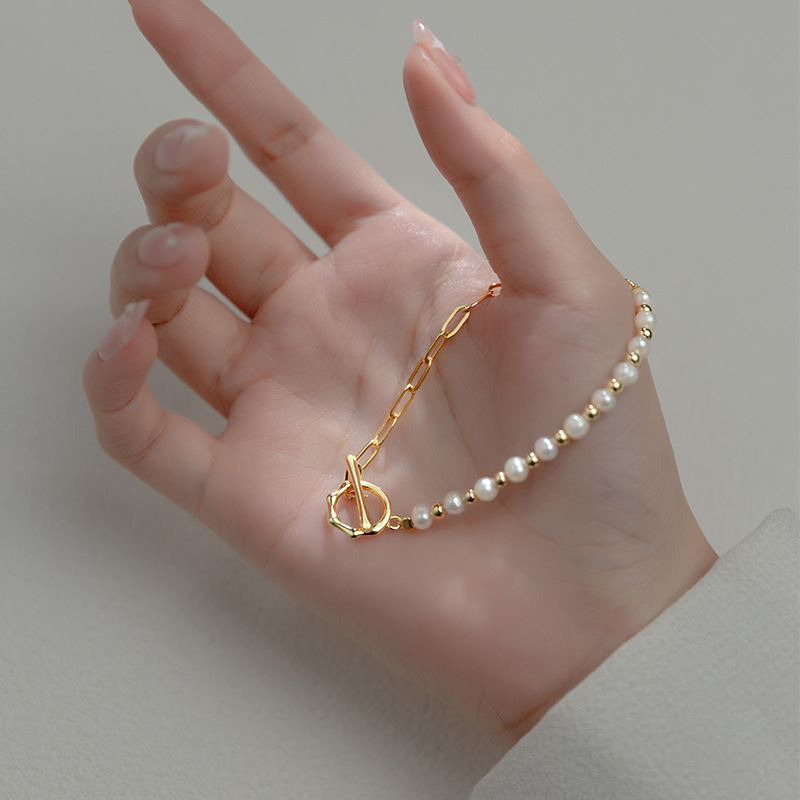 Lena Women's Delicate Bracelet featuring a minimalist link design, perfect for adding elegance to any outfit with its sleek and sophisticated style.