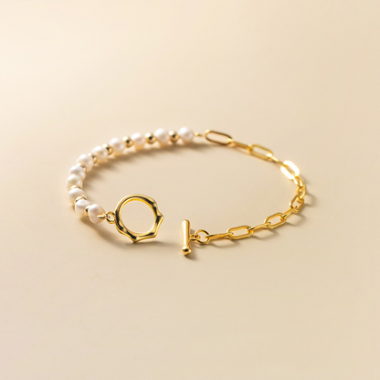 Lena Women's Delicate Bracelet featuring a minimalist link design, perfect for adding elegance to any outfit with its sleek and sophisticated style.