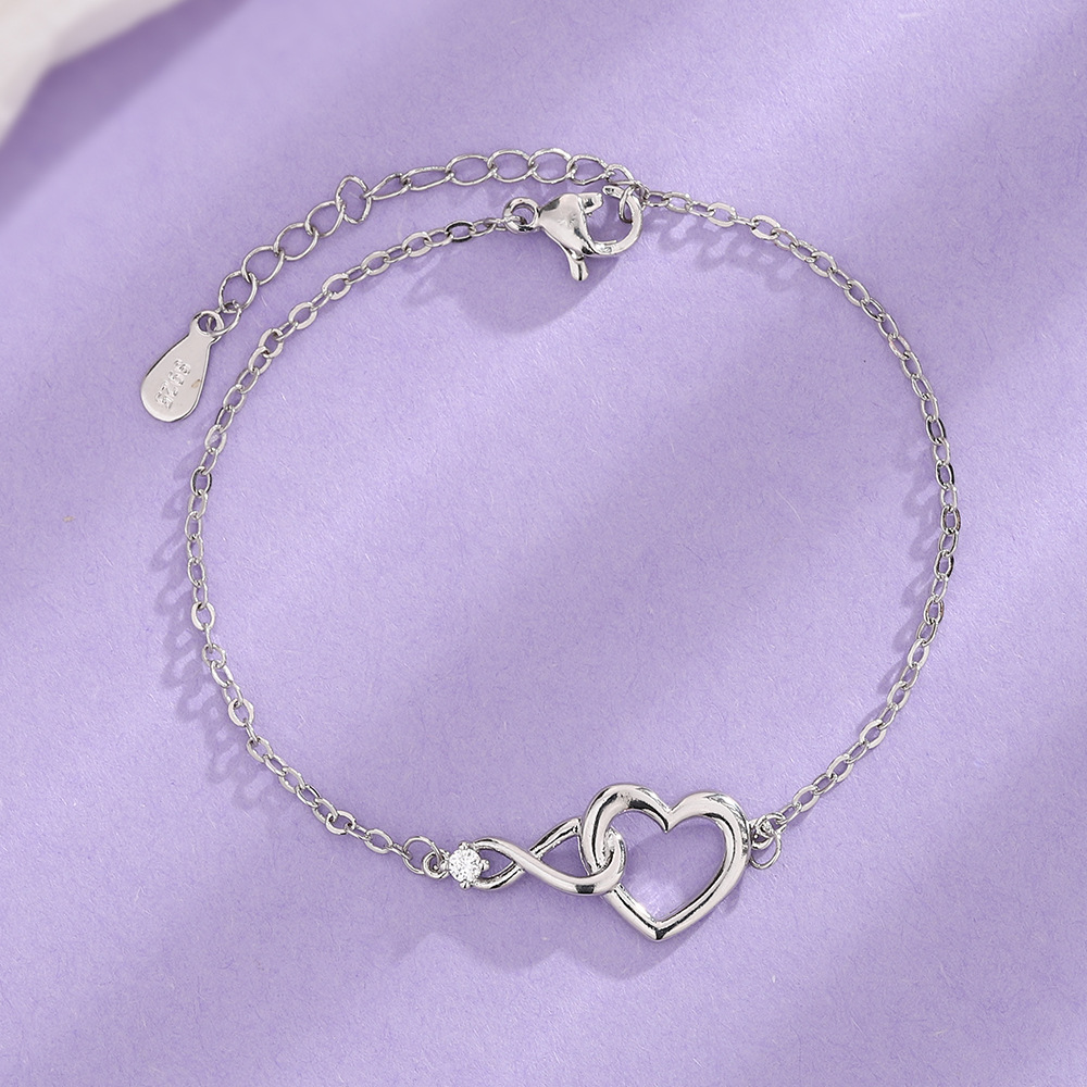 Anna | Women's Elegant Bracelet | Timeless Bracelet – A close-up of a delicate, elegant bracelet with a refined design, showcasing its intricate details and sophisticated style.