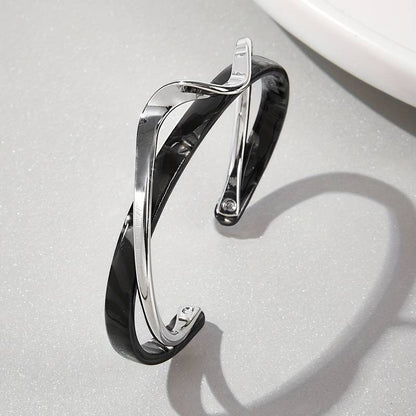 Mia Women's Graceful Bracelet featuring a delicate, timeless link design, ideal for elegant and everyday wear.