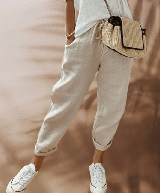 Woman wearing casual linen pants with a relaxed fit, featuring an adjustable drawstring waistband, perfect for everyday comfort and style.