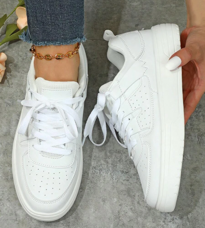 Women's casual sneakers with a modern design, featuring lace-up closure and a comfortable fit for everyday wear.