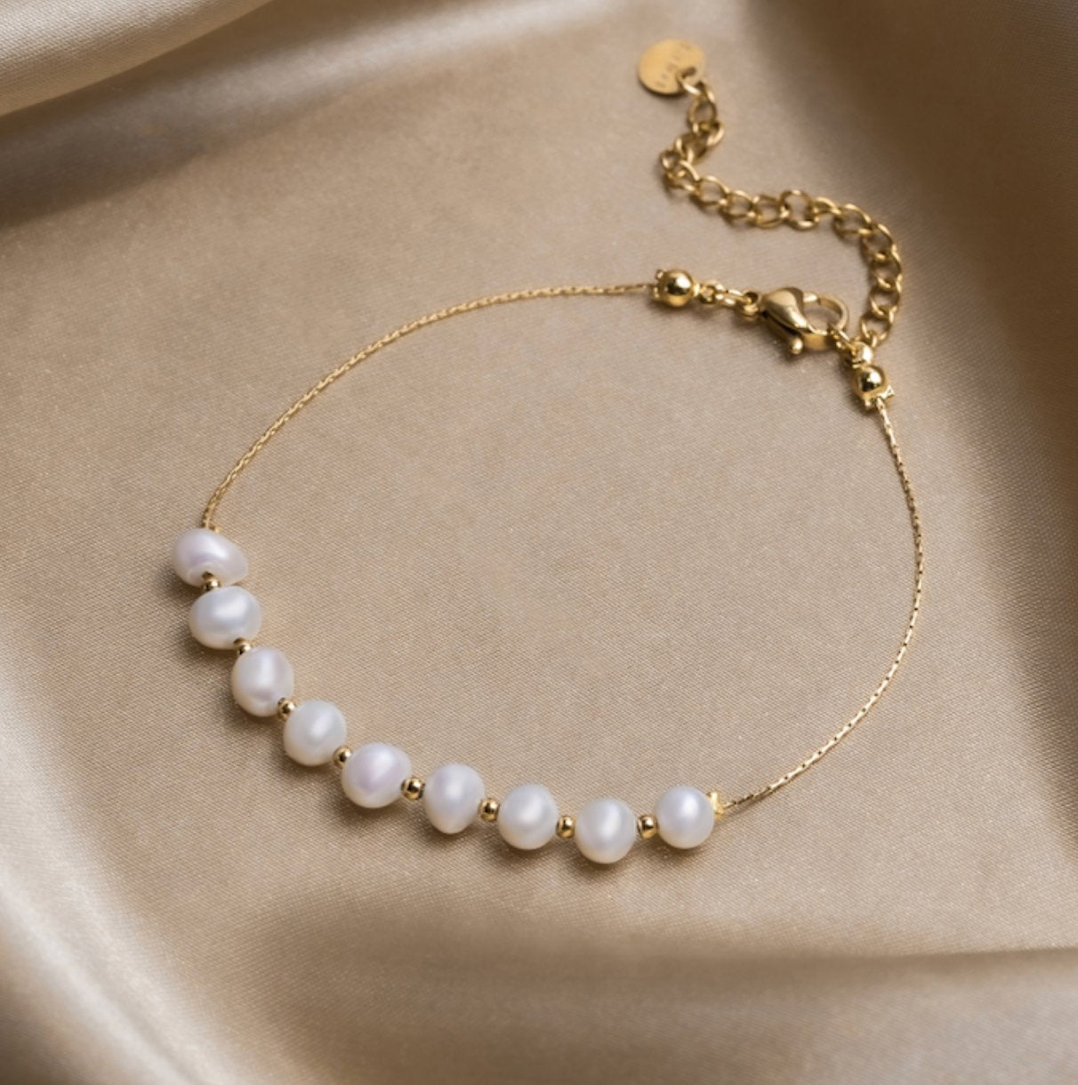 Close-up of the Grace Women's Link Bracelet showcasing its sleek and elegant design, featuring a refined link chain. A versatile accessory that adds sophistication to any outfit.