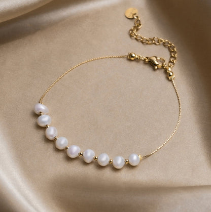 Close-up of the Grace Women's Link Bracelet showcasing its sleek and elegant design, featuring a refined link chain. A versatile accessory that adds sophistication to any outfit.