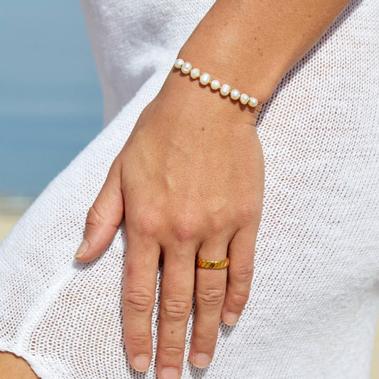 Close-up of the Grace Women's Link Bracelet showcasing its sleek and elegant design, featuring a refined link chain. A versatile accessory that adds sophistication to any outfit.