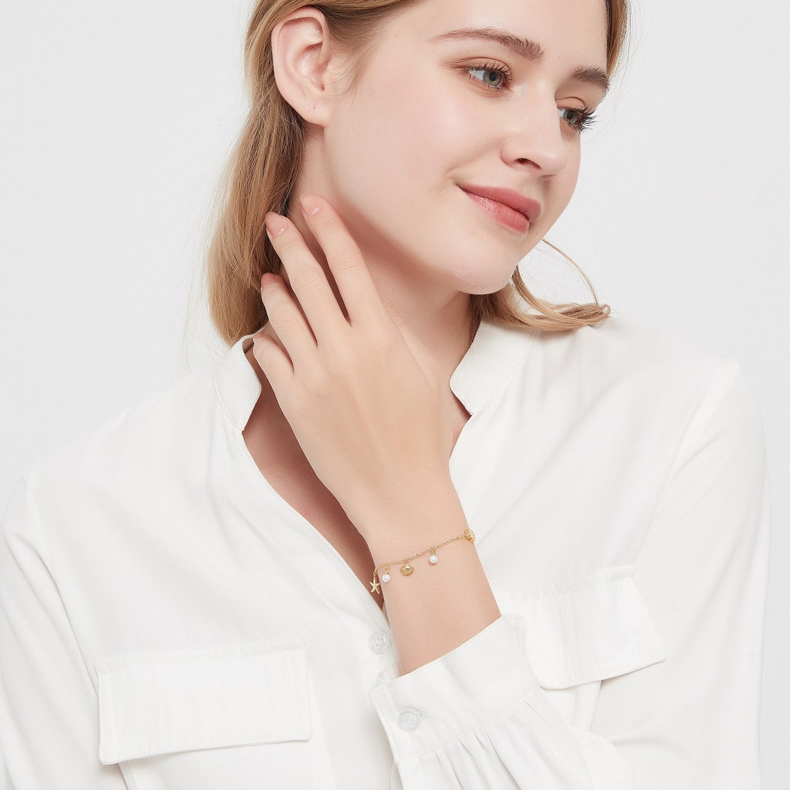 Lily | Women's Elegant Bracelet | Delicate Link Bracelet, featuring a minimalist design with interlocking links, offering a refined and timeless accessory for any occasion.