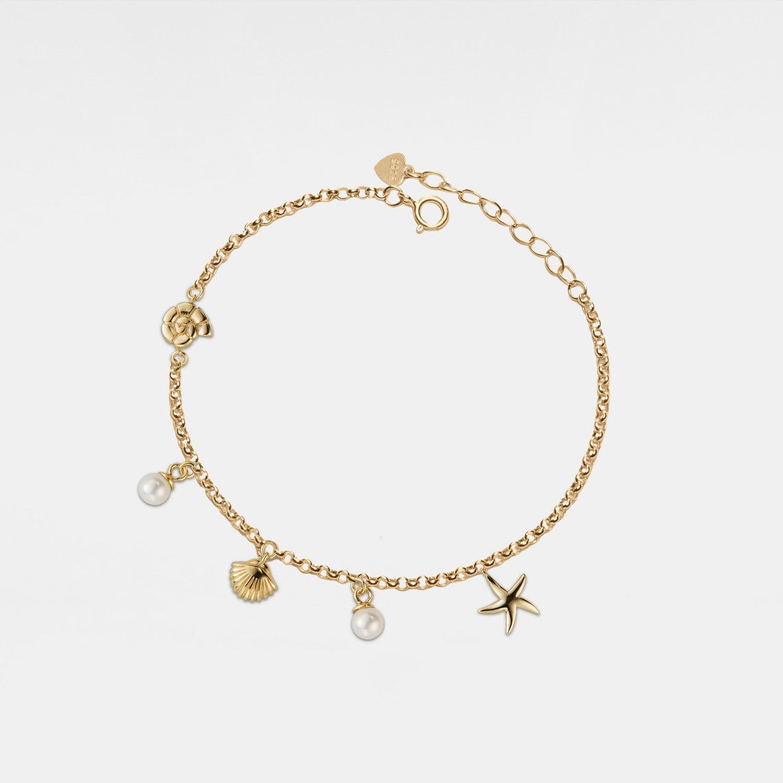 Lily | Women's Elegant Bracelet | Delicate Link Bracelet, featuring a minimalist design with interlocking links, offering a refined and timeless accessory for any occasion.