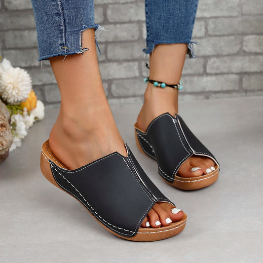 Orthopedic sandal for women, design and class